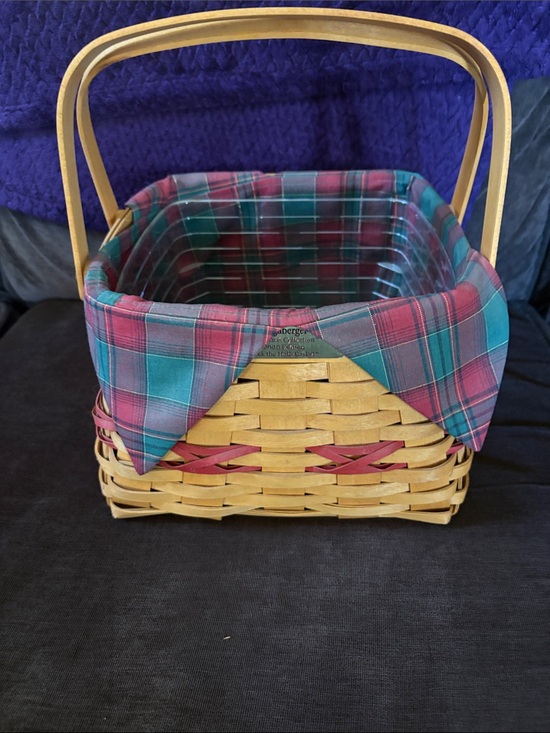 Longaberger Other - Longaberger Woven Picnic Basket with Plaid Liner - green and red